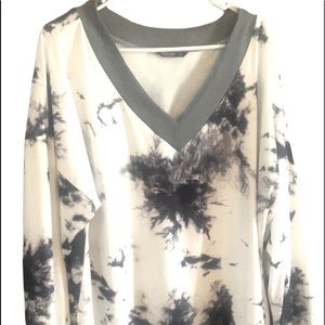 Shein Curve PLUS TIE DYED MARBLED BLACK AND WHITE LONG SLEEVE TOP SIZE 1X